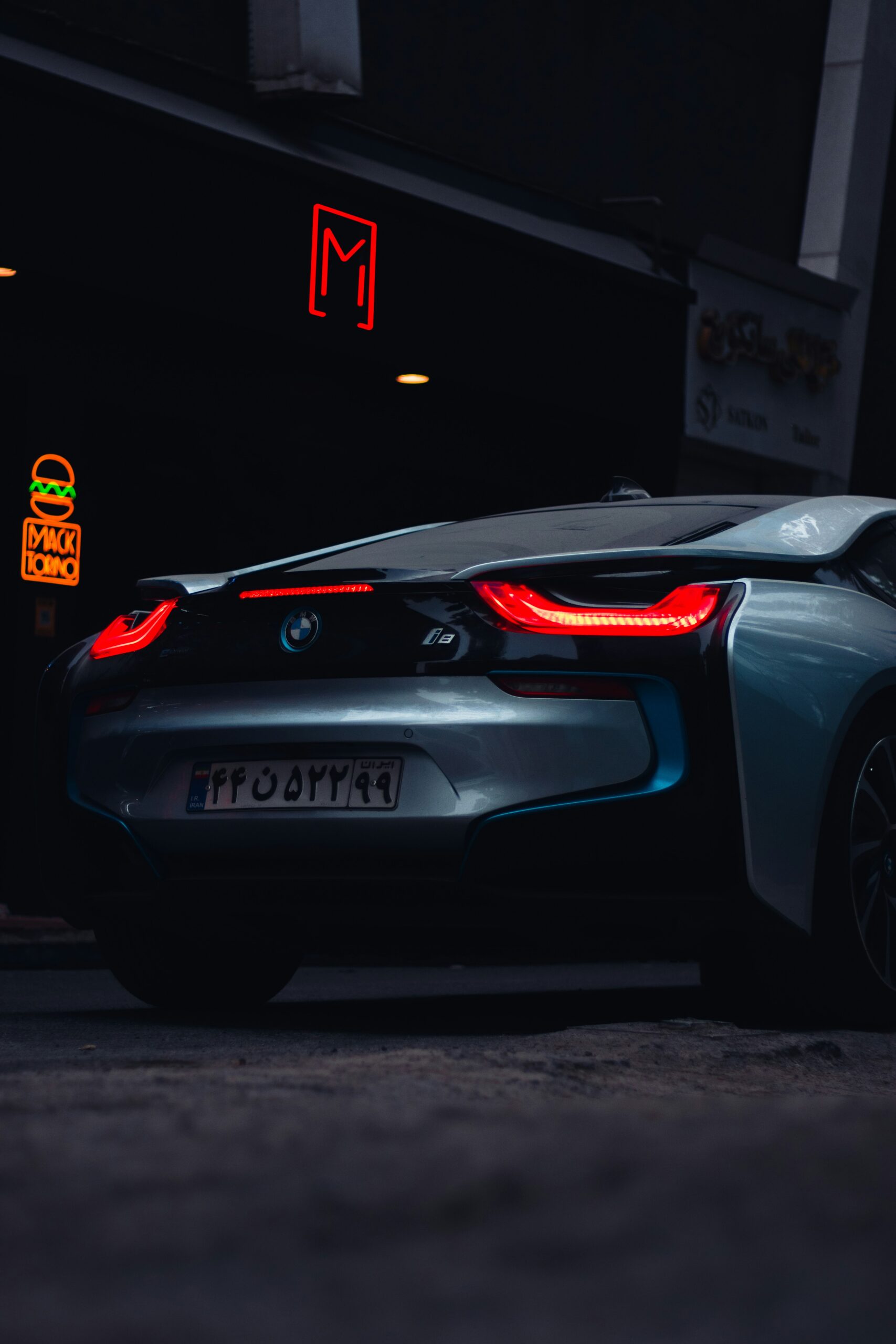 Read more about the article The BMW i8: A Revolutionary Hybrid Sports Car