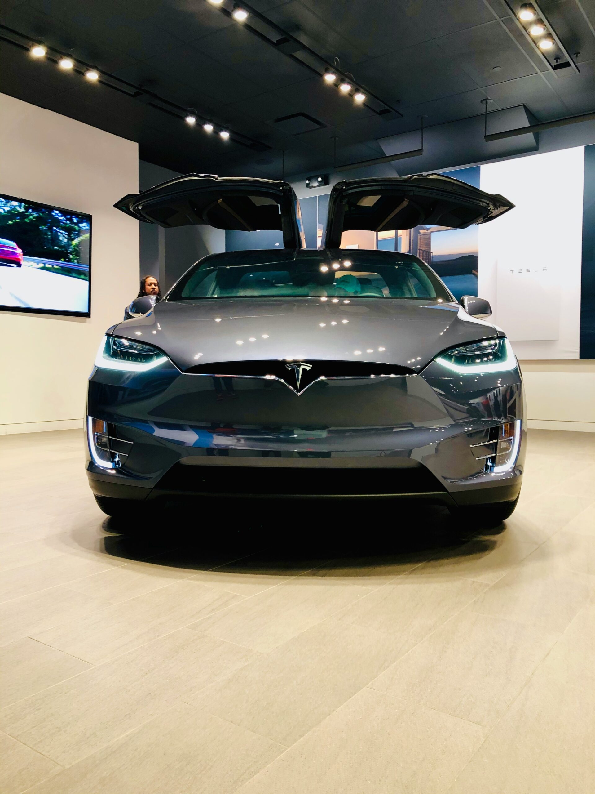 Read more about the article The Tesla Model X: A Revolutionary Electric SUV